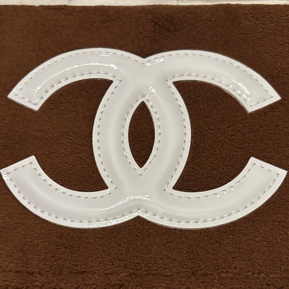 NWT Chanel Brown Suede Crossbody Bag with White CC Logo gift with purchase - Picture 4 of 9